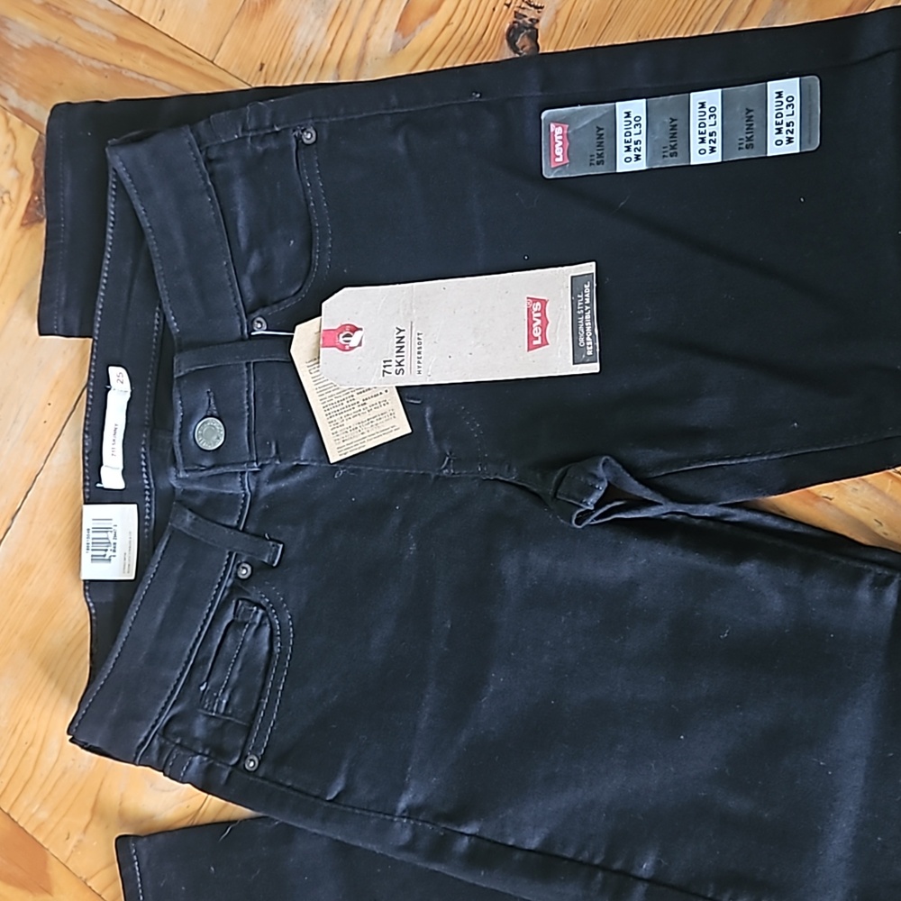 NWT Levi's 711 Skinny hypersoft black jeans women's size W25 L30